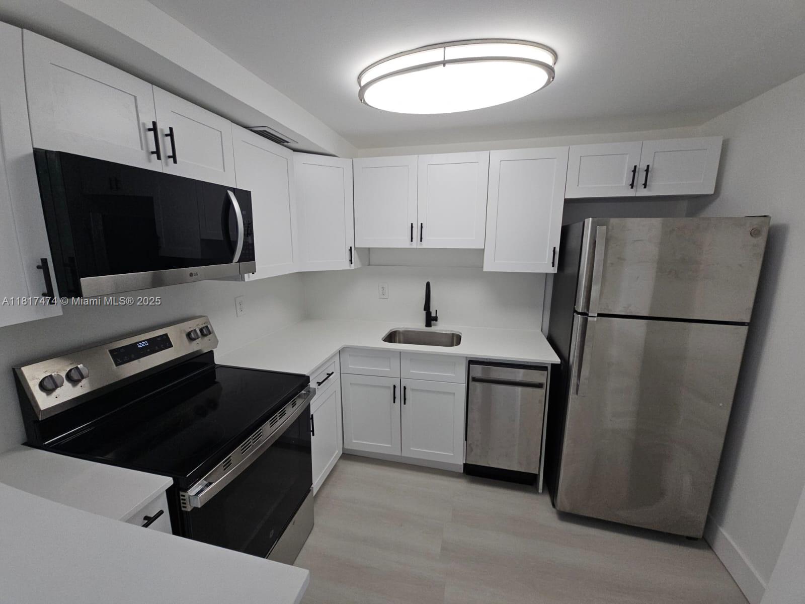 8101 Crespi Blvd 505, Miami Beach, Miami-Dade County, Florida - 1 Bedrooms  
2 Bathrooms - 