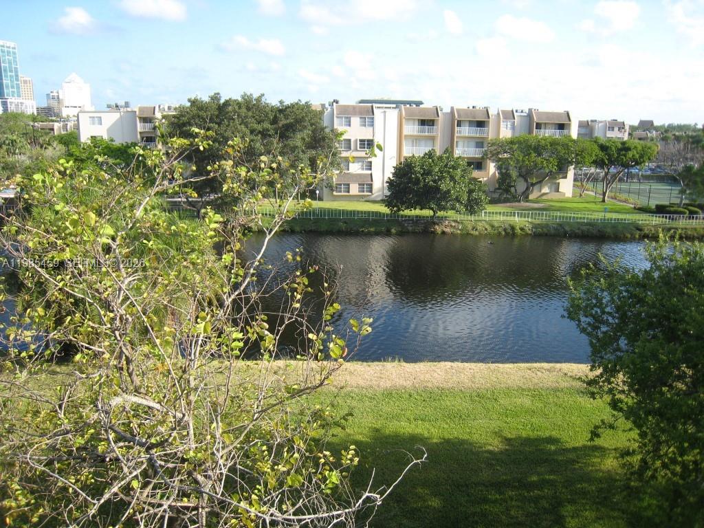 VILLAGE OF KINGS CREEK CO - Residential Lease