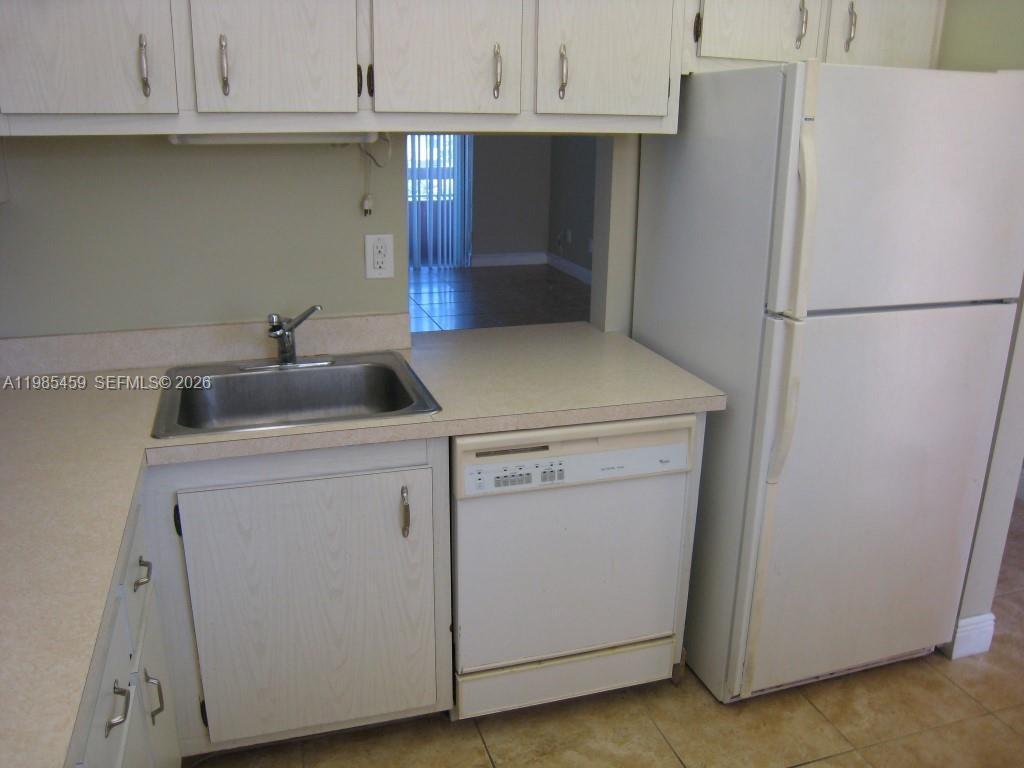 VILLAGE OF KINGS CREEK CO - Residential Lease