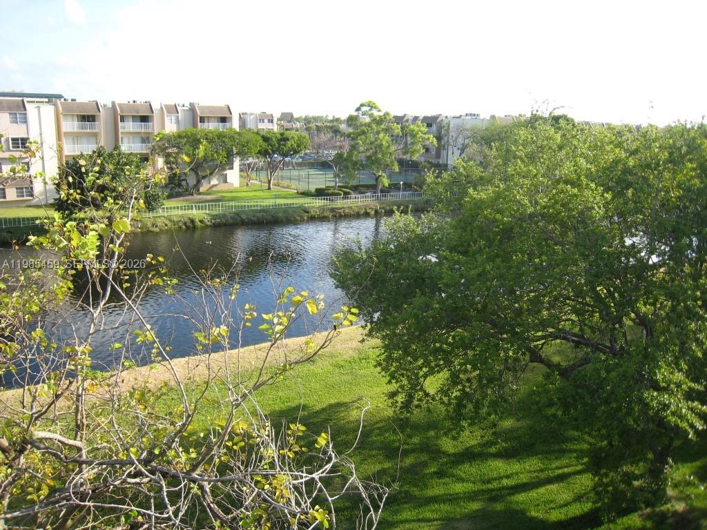 VILLAGE OF KINGS CREEK CO - Residential Lease