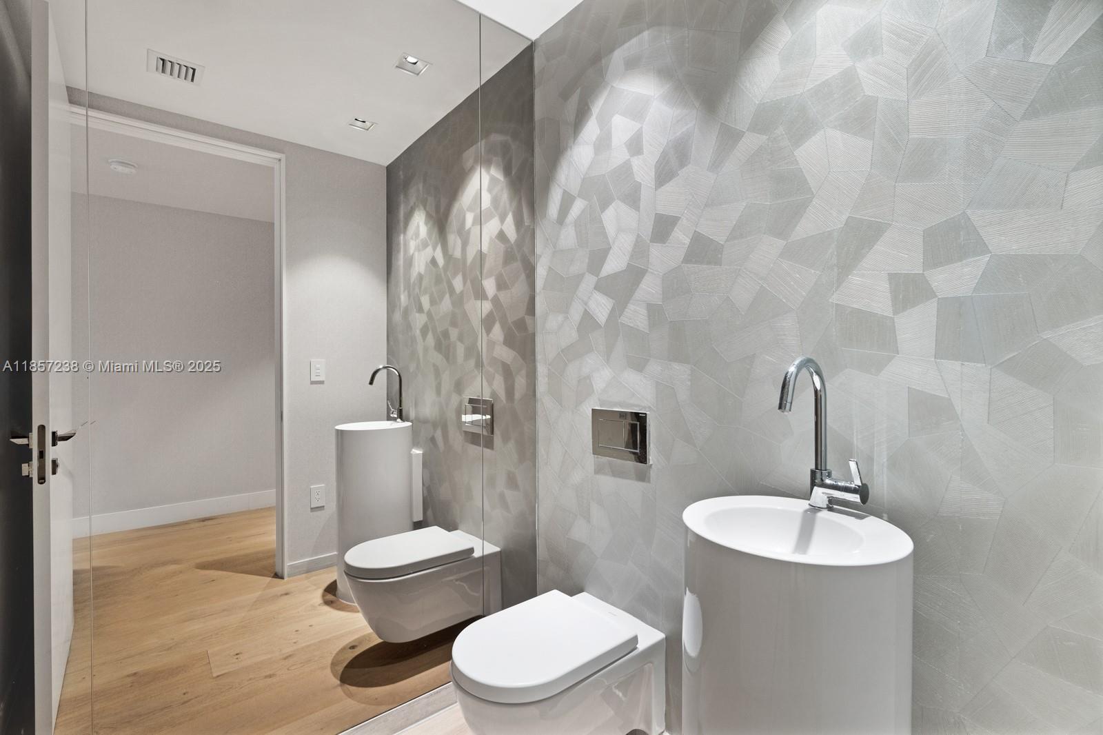 ONE THOUSAND MUSEUM CONDO - Residential