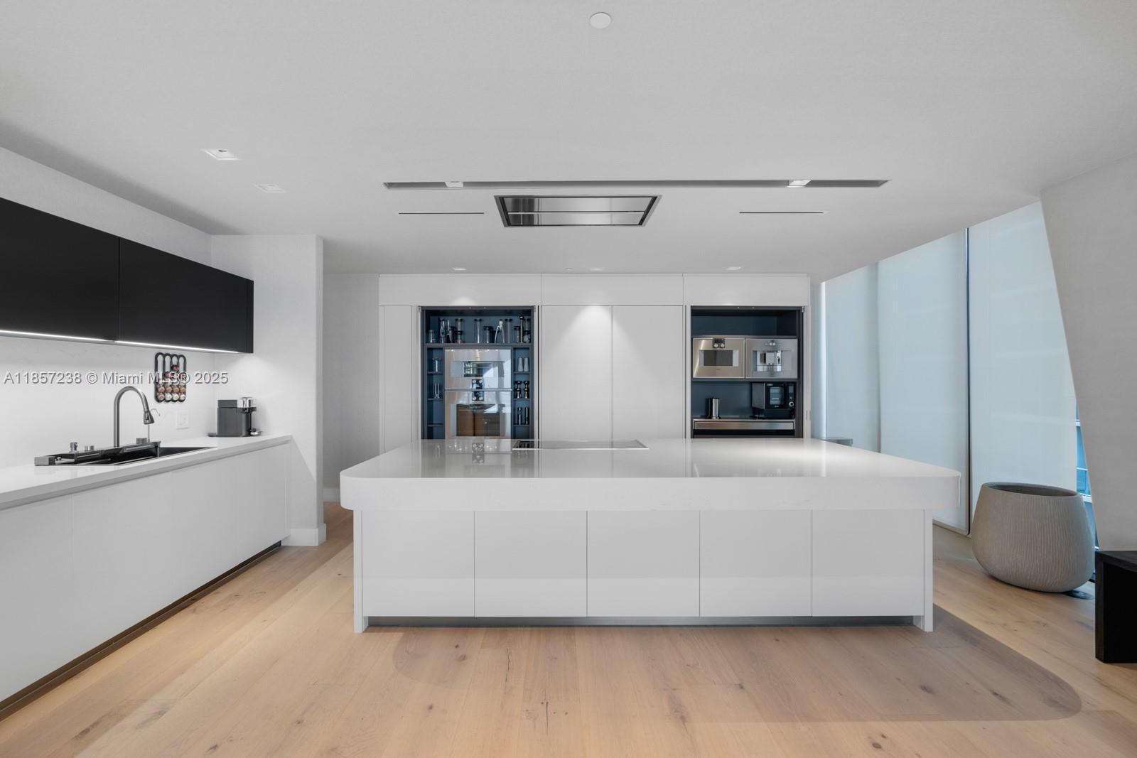 ONE THOUSAND MUSEUM CONDO - Residential