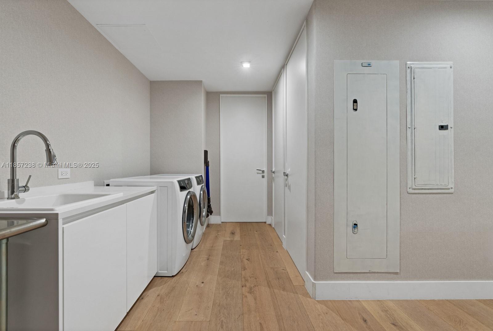 ONE THOUSAND MUSEUM CONDO - Residential