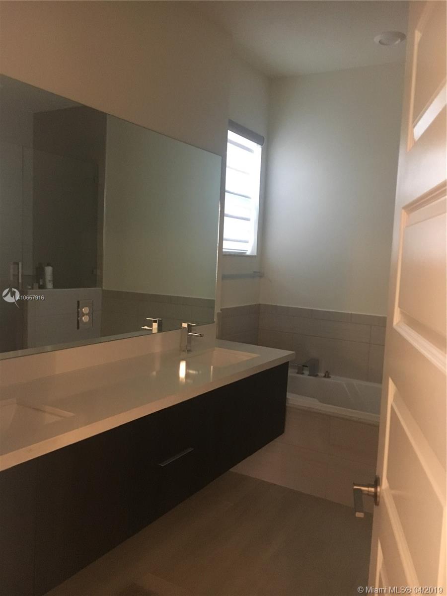 PINNACLE AT GRAND BAY - Residential Lease