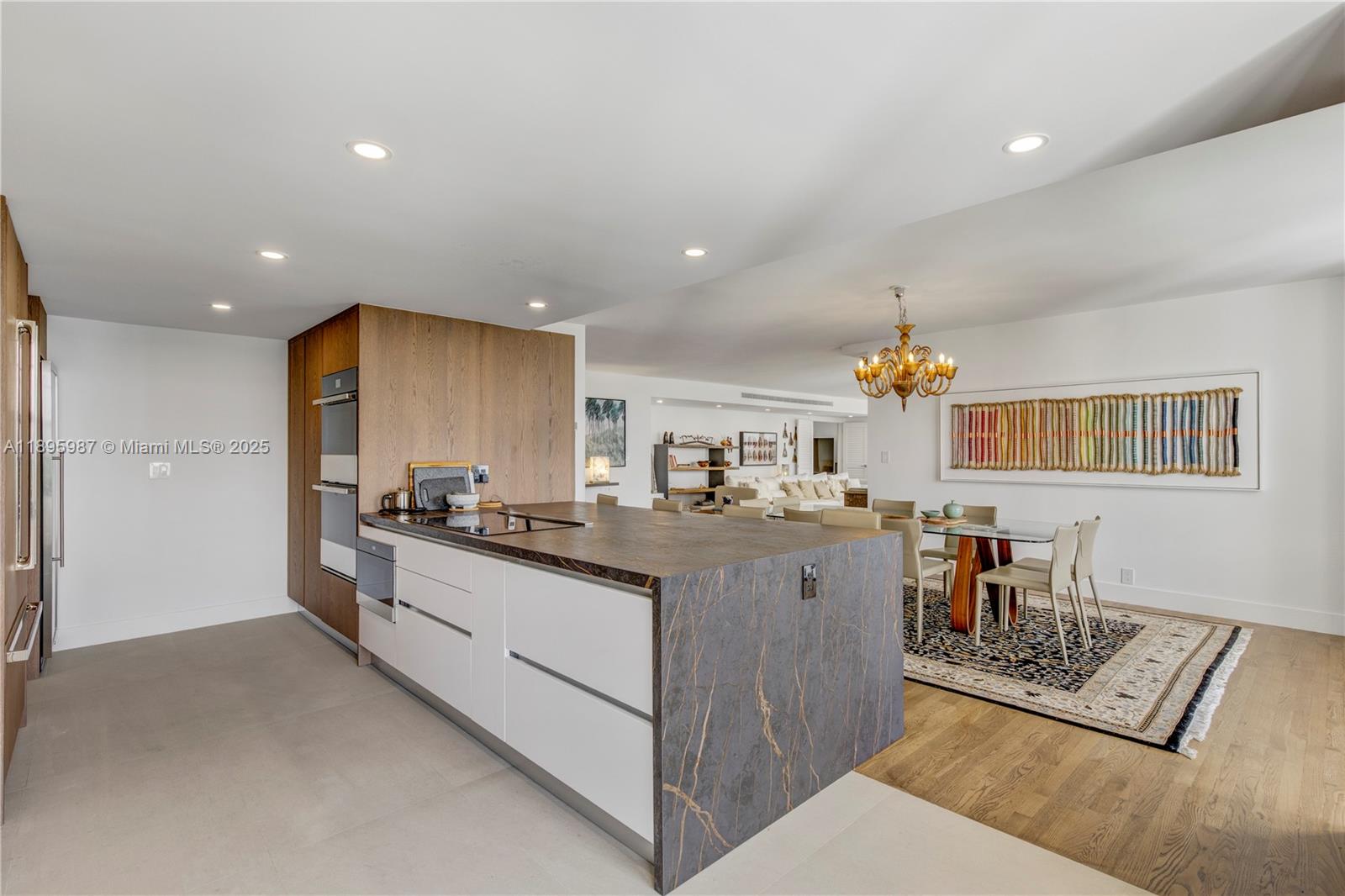 TOWERHOUSE CONDO - Residential