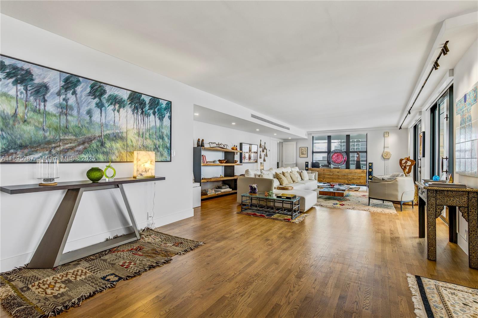 TOWERHOUSE CONDO - Residential