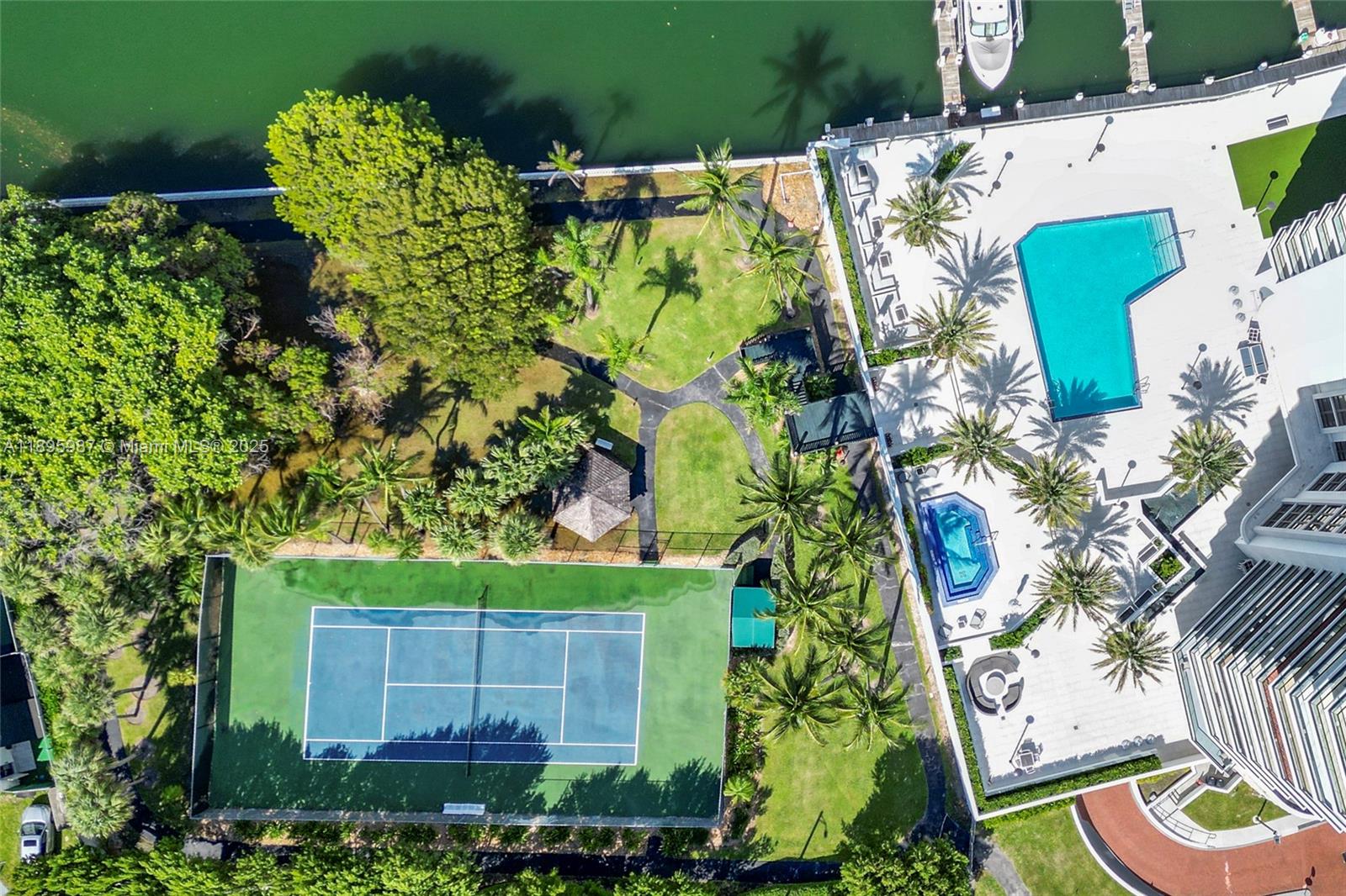 TOWERHOUSE CONDO - Residential