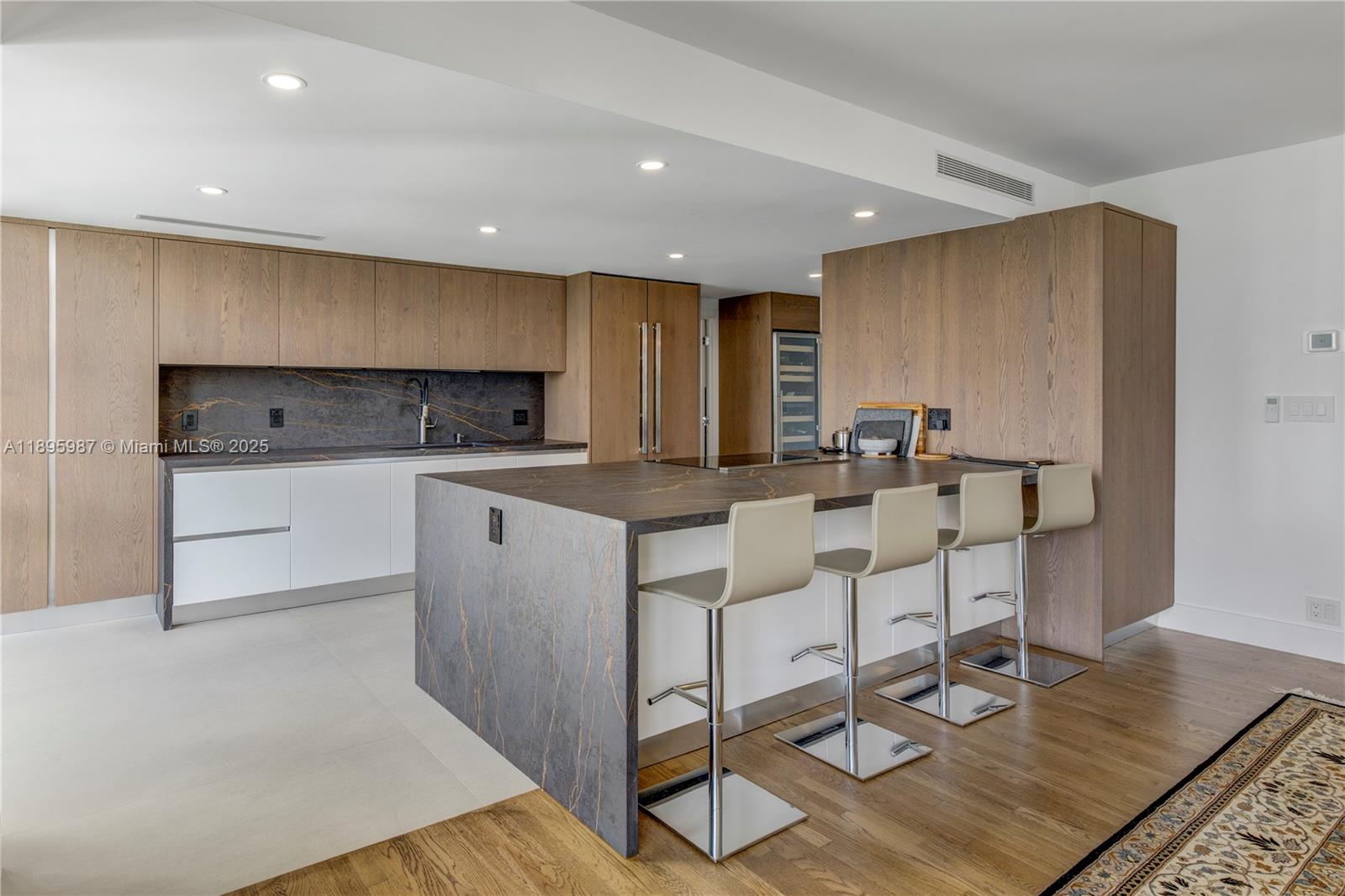 TOWERHOUSE CONDO - Residential