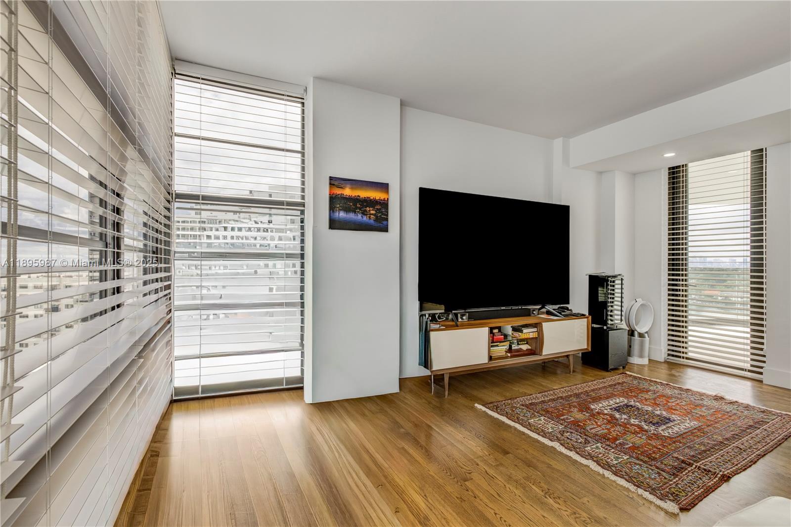 TOWERHOUSE CONDO - Residential