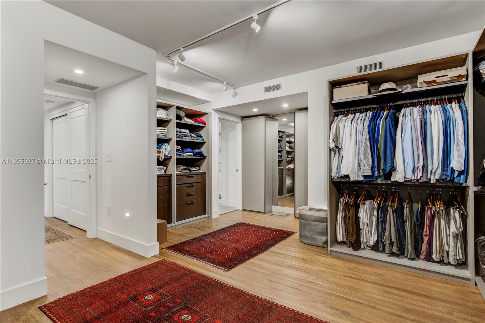 TOWERHOUSE CONDO - Residential