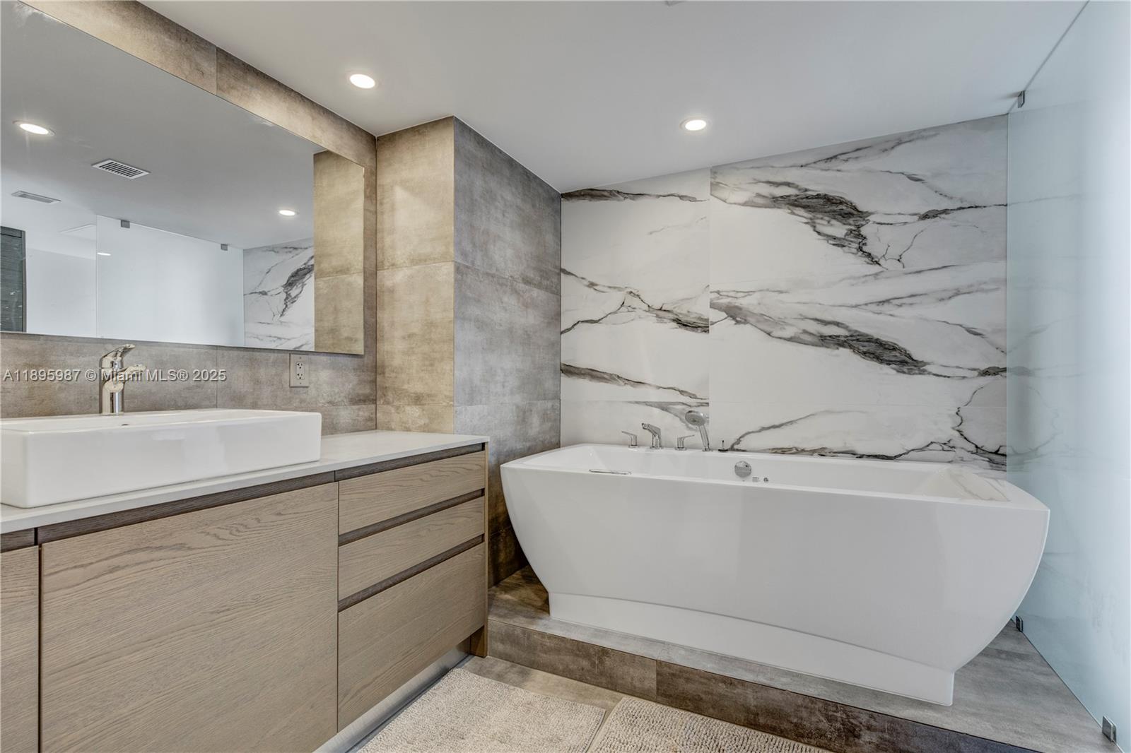 TOWERHOUSE CONDO - Residential