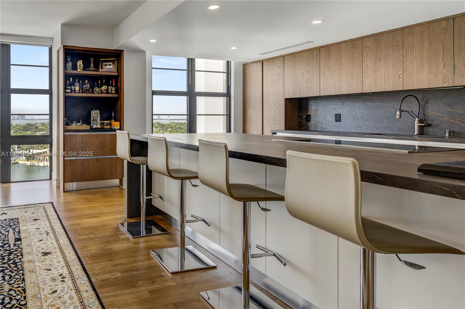 TOWERHOUSE CONDO - Residential