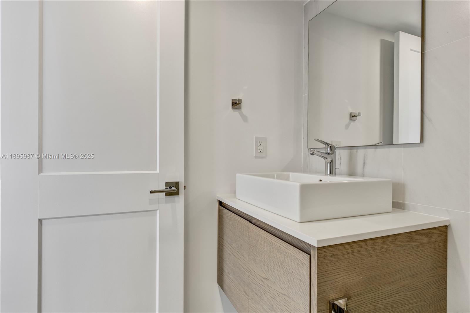 TOWERHOUSE CONDO - Residential