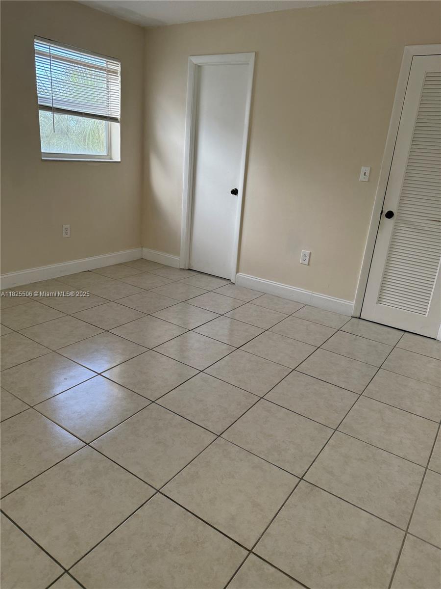 8345 Sunrise Lakes Blvd 312, Sunrise, FL, 33322/$135,000 3 8345 Sunrise Lakes Blvd 312