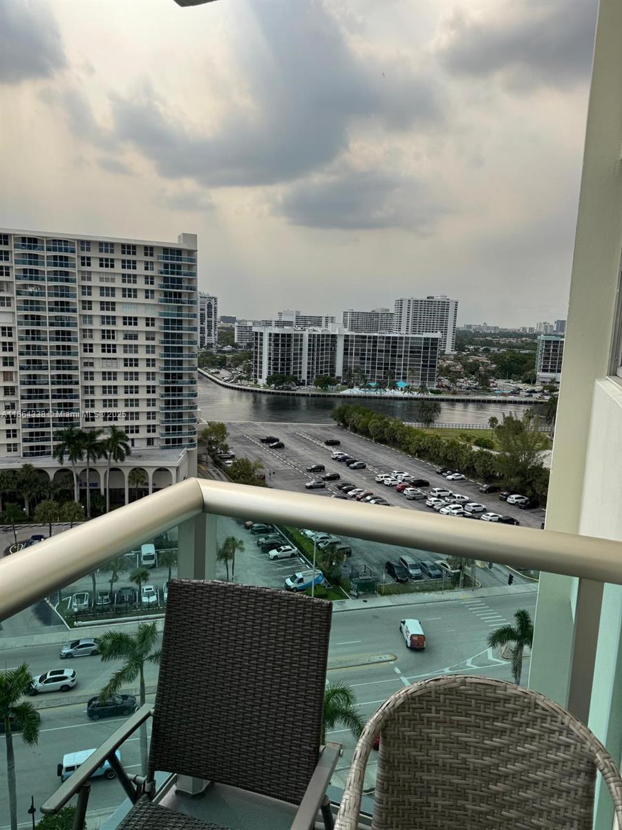 TIDES ON HOLLYWOOD BEACH - Residential