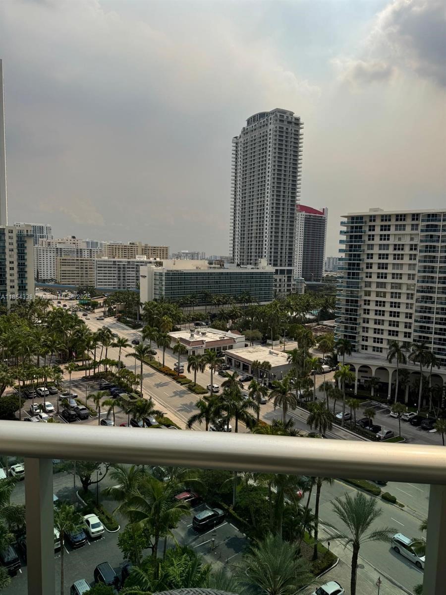 TIDES ON HOLLYWOOD BEACH - Residential