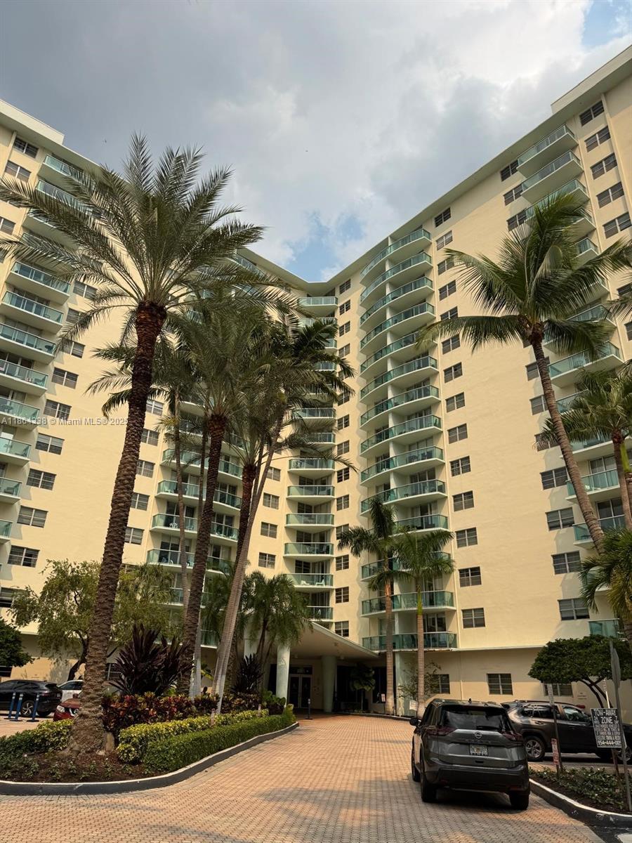 TIDES ON HOLLYWOOD BEACH - Residential