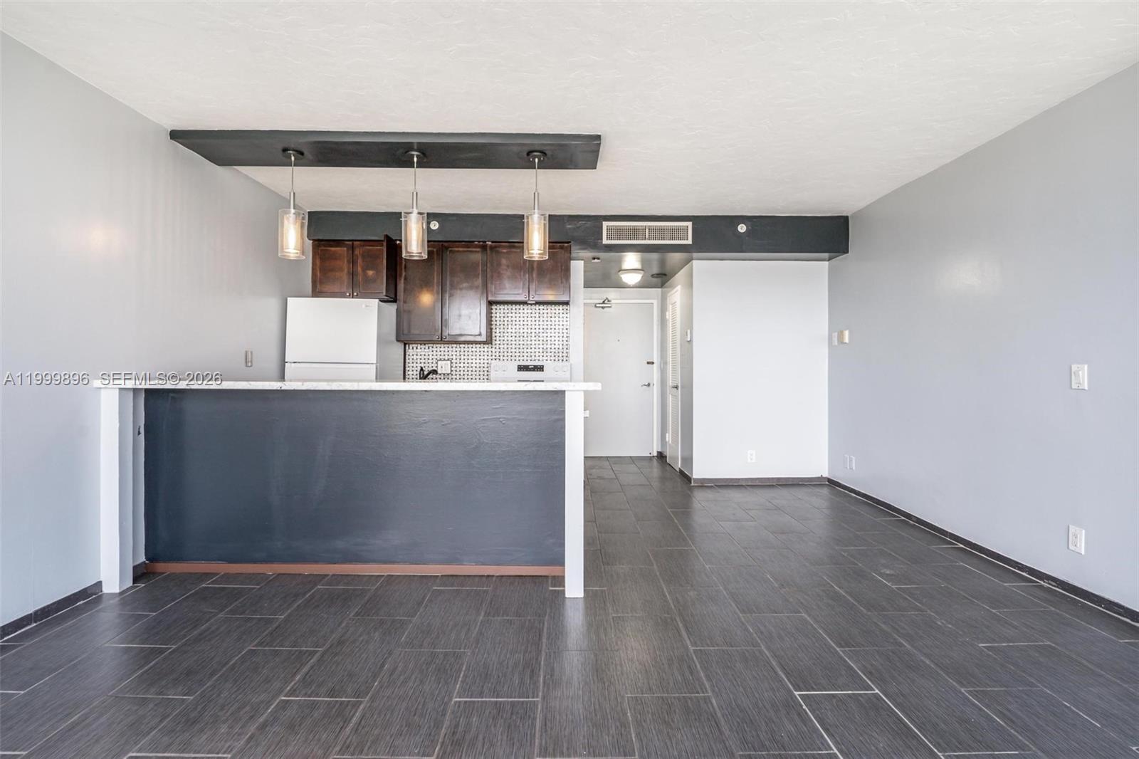 HOME TOWER CONDO - Residential