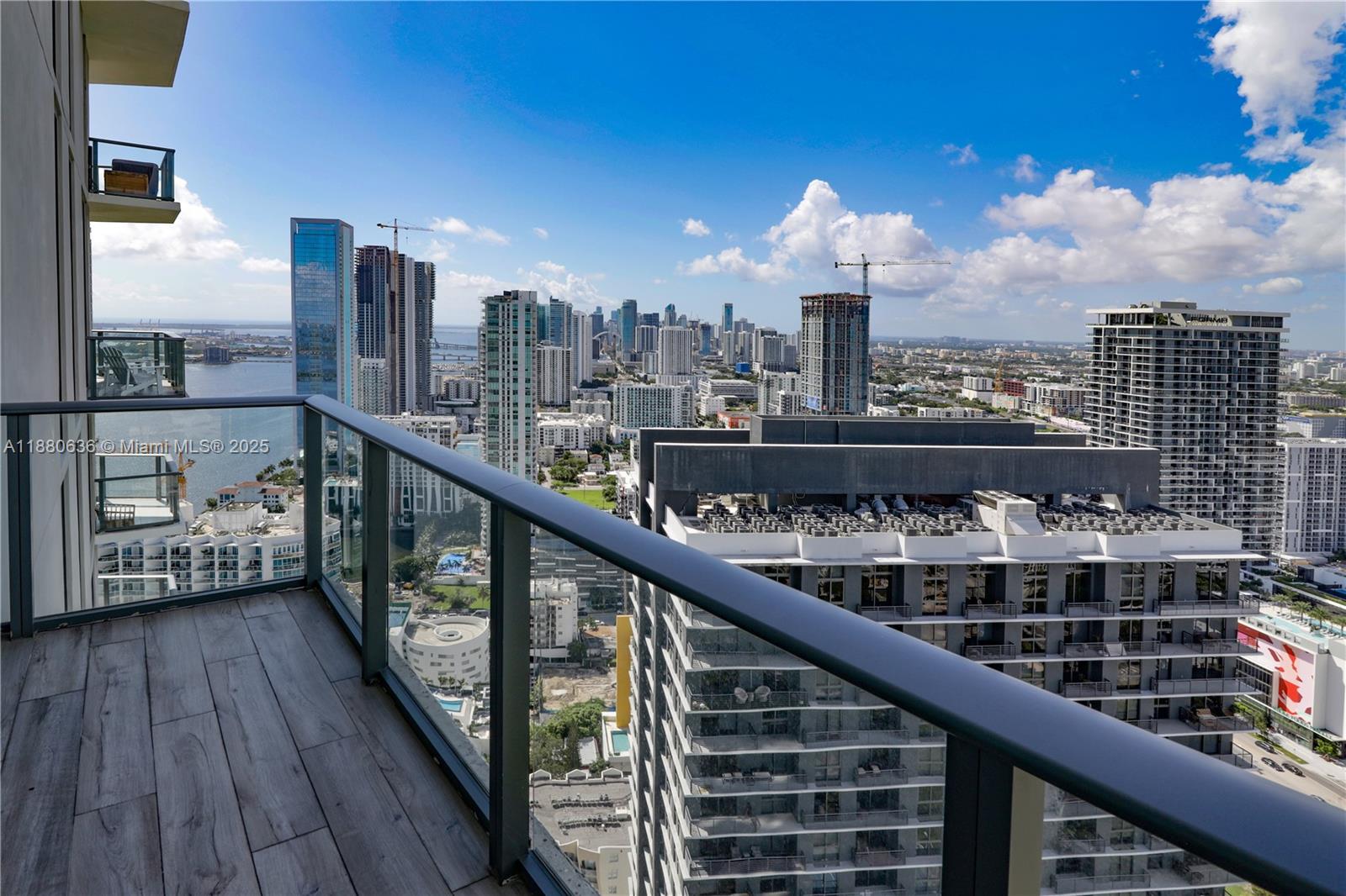 PARAISO BAYVIEWS CONDO - Residential