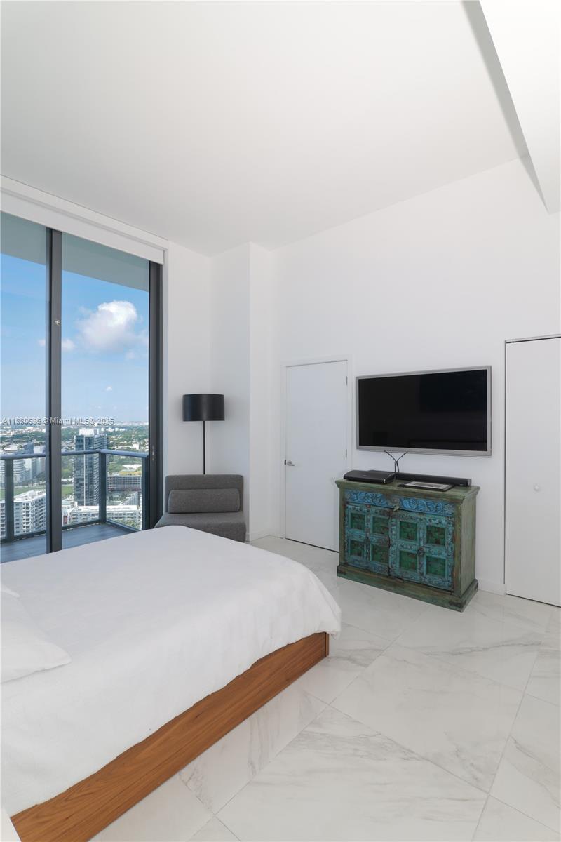 PARAISO BAYVIEWS CONDO - Residential