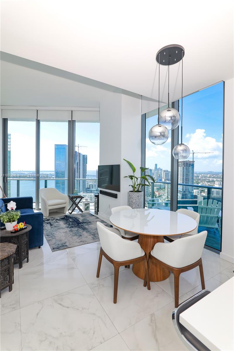 PARAISO BAYVIEWS CONDO - Residential