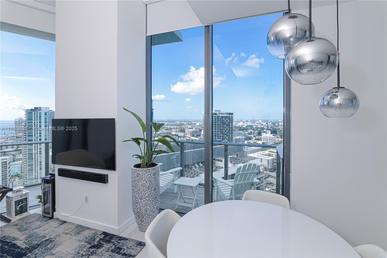 PARAISO BAYVIEWS CONDO - Residential