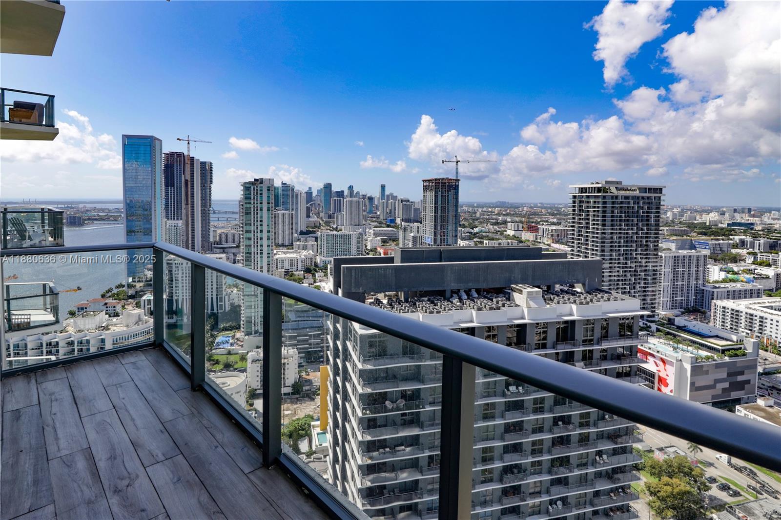 PARAISO BAYVIEWS CONDO - Residential