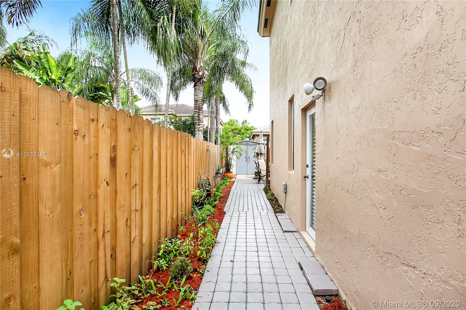 OAK CREEK SOUTH 1ST ADDN - Residential