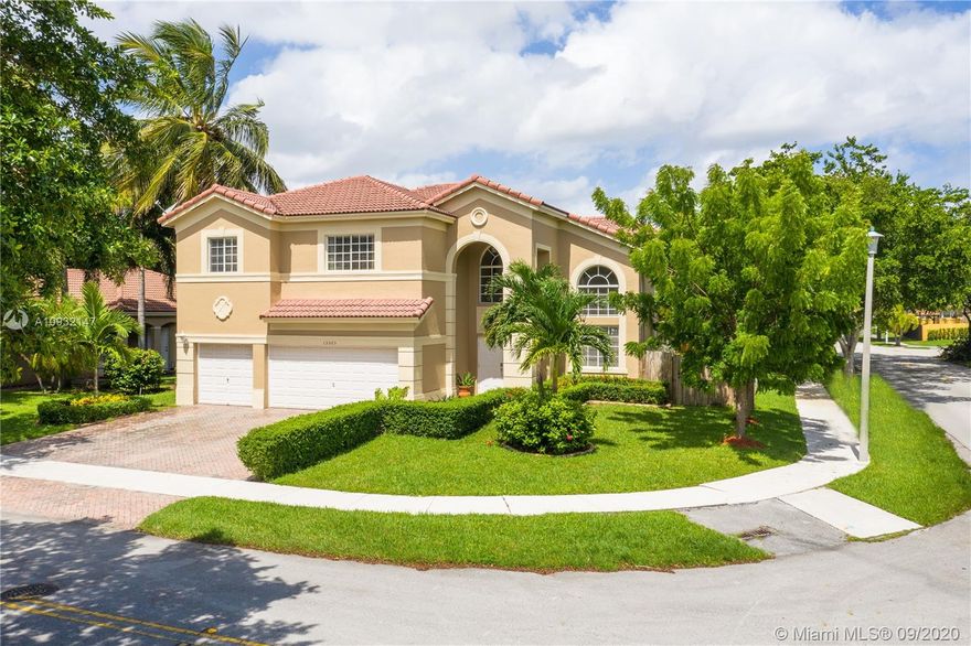 MAGNIFICENT CORNER HOME **PRICED TO SELL** 6 BR 3.0 BATH ~ 3 CAR GARAGE NESTLED IN THE COMMUNITY OF VICTORIA PARC. LARGEST FLOORPLAN IN THIS COMMUNITY. THIS BEAUTIFUL & GENEROUS FLOORPLAN FEATURES HIGH CEILINGS, STAINLESS STEEL APPL, 1 FULL BED AND BATH ON 1ST FLOOR, 5 SPACIOUS BEDROOMS INCLUDING MASTER BEDROOM W/ SITTING AREA, PLENTY CLOSETS THROUGHOUT. NEW A/C ON 2ND FLOOR INSTALLED ON JAN 2020. THE PROPERTY SITS ON A PREMIUM CORNER LOT, A FENCED BACKYARD FOR PRIVACY W/ PAVED AREA OVERLOOKING FRUITFUL FRUIT TREES, WITH AMPLE SPACE FOR POOL, PERFECT FOR ENTERTAINMENT OR R&R TIME. EXCELLENT LOCATION WITHIN CLOSE PROXIMITY TO SHOPPING PLAZA, DINING AND MUCH MORE, 1 BLOCK OFF 152ND ST, A MUST SEE...