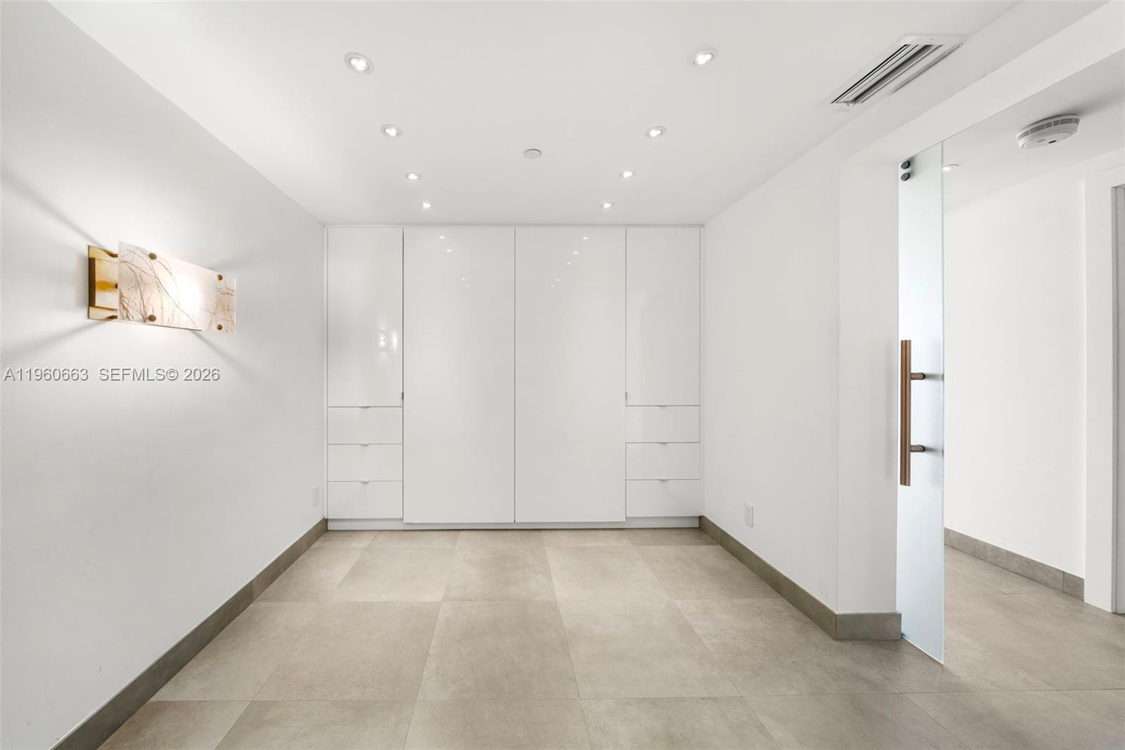 SOUTH POINTE TOWERS CONDO - Residential