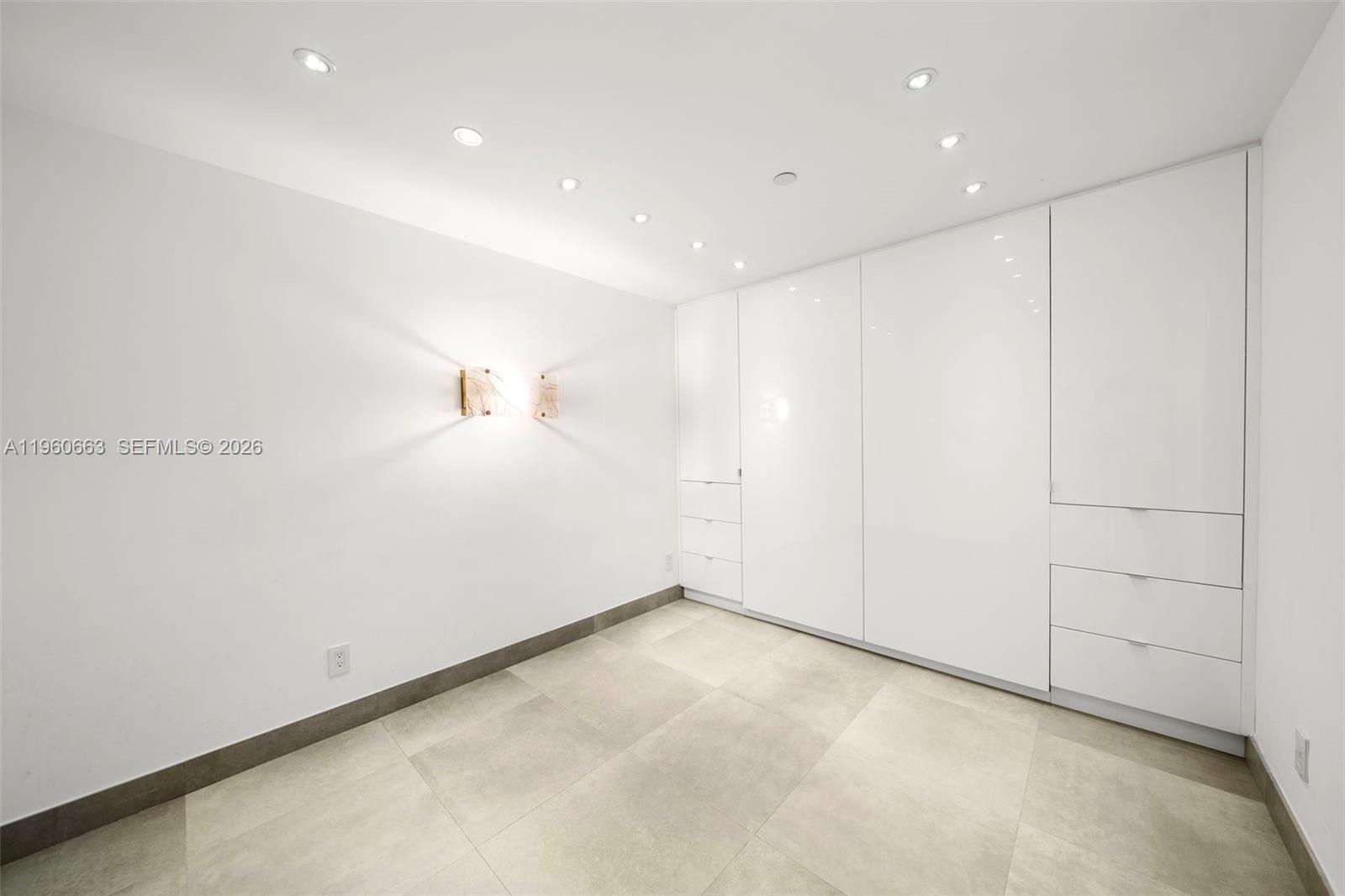 SOUTH POINTE TOWERS CONDO - Residential