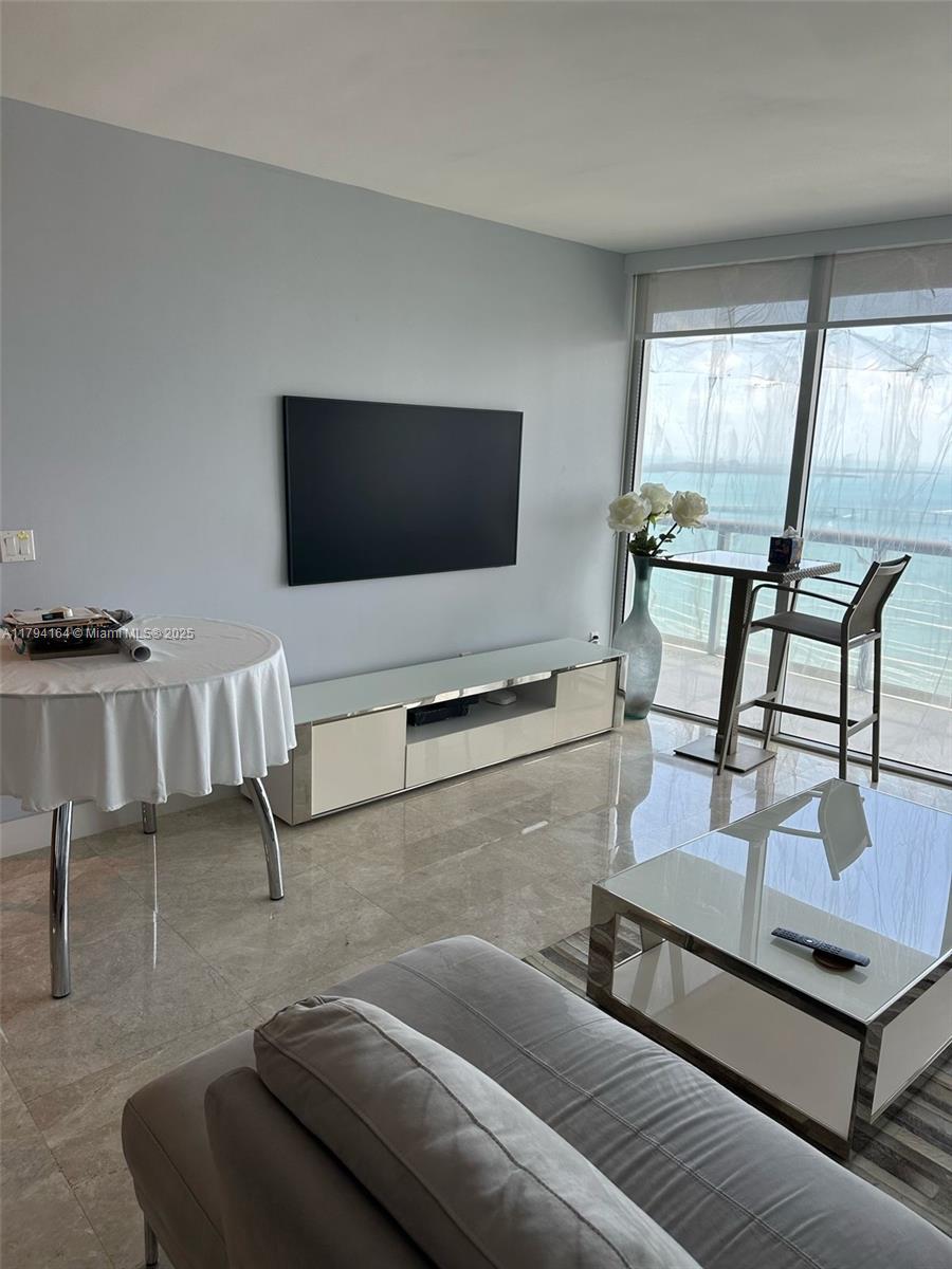 495 Brickell Ave 5211