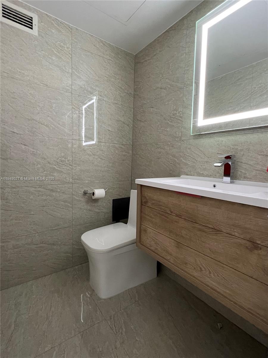 WAVE CONDO - Residential Lease