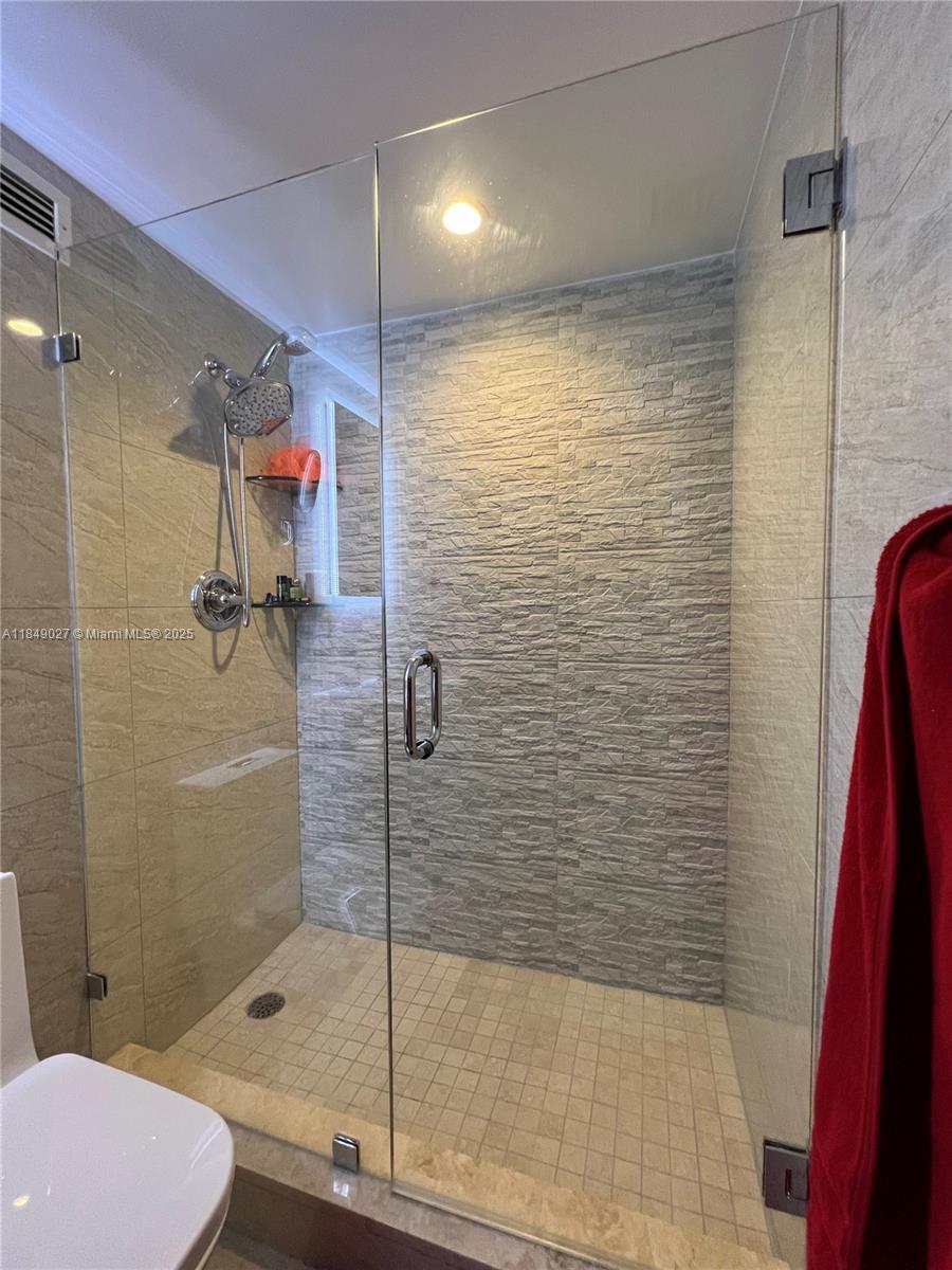 WAVE CONDO - Residential Lease