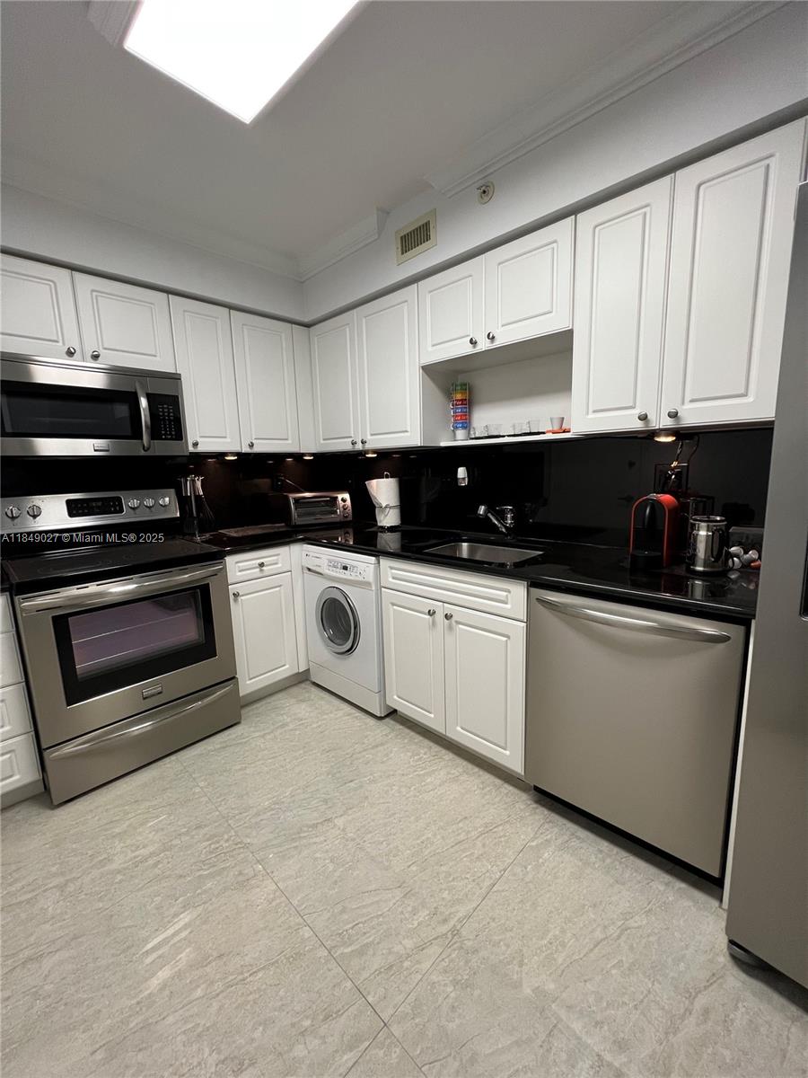 WAVE CONDO - Residential Lease