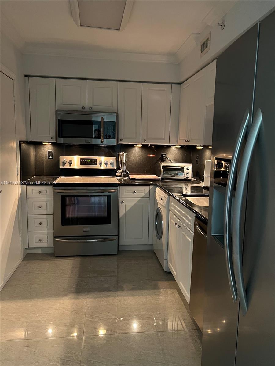 WAVE CONDO - Residential Lease