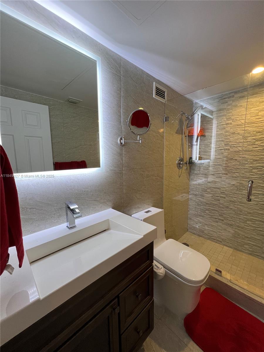 WAVE CONDO - Residential Lease