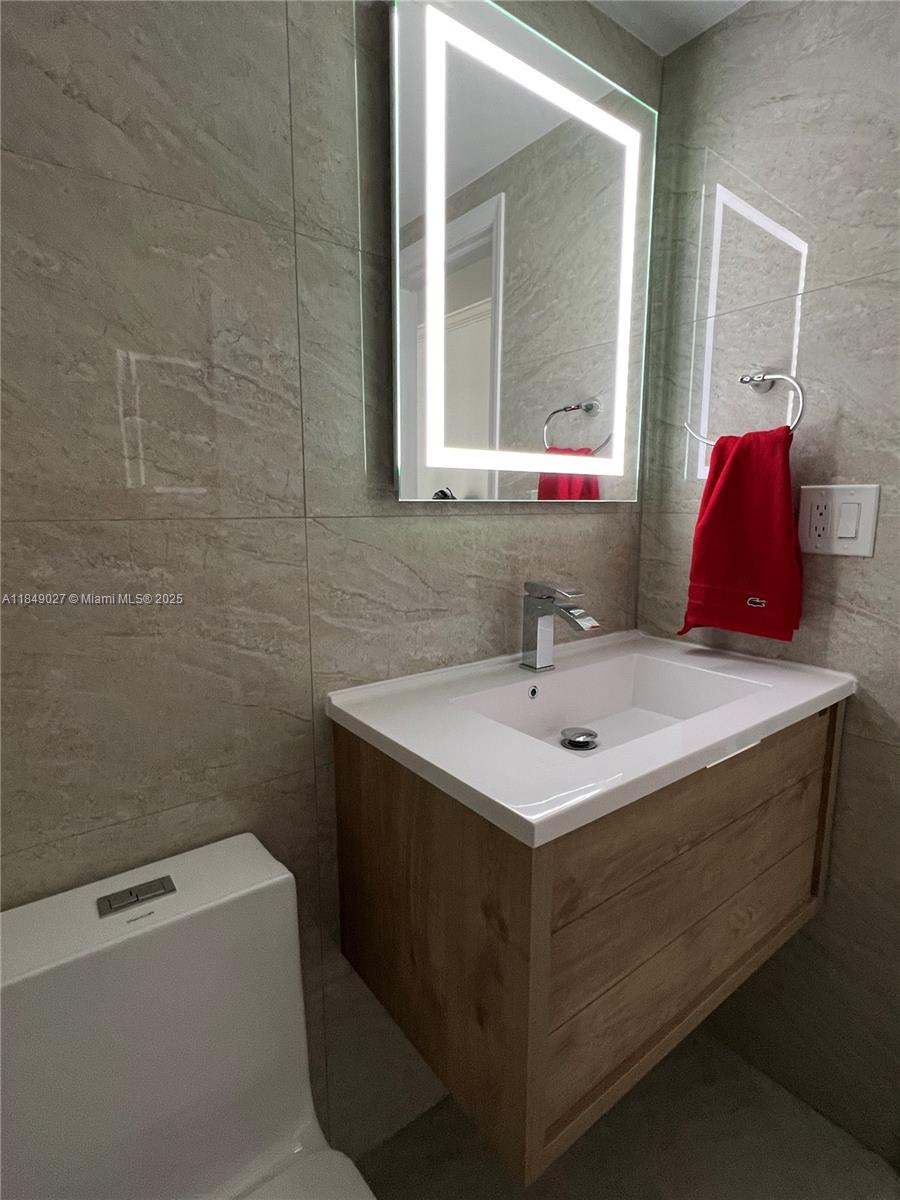 WAVE CONDO - Residential Lease