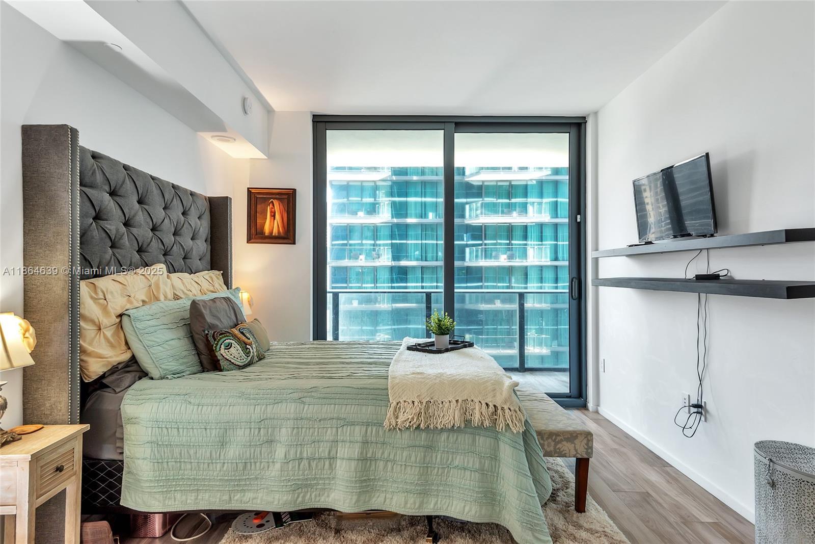 801 SMA RESIDENCES CONDO - Residential