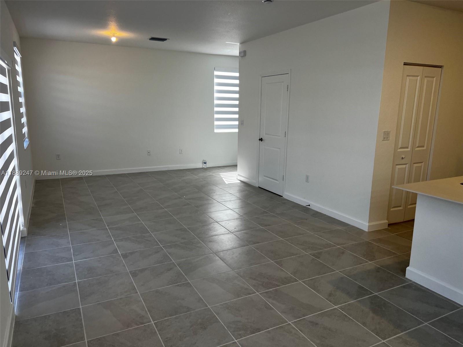 ALTAMIRA - Residential Lease