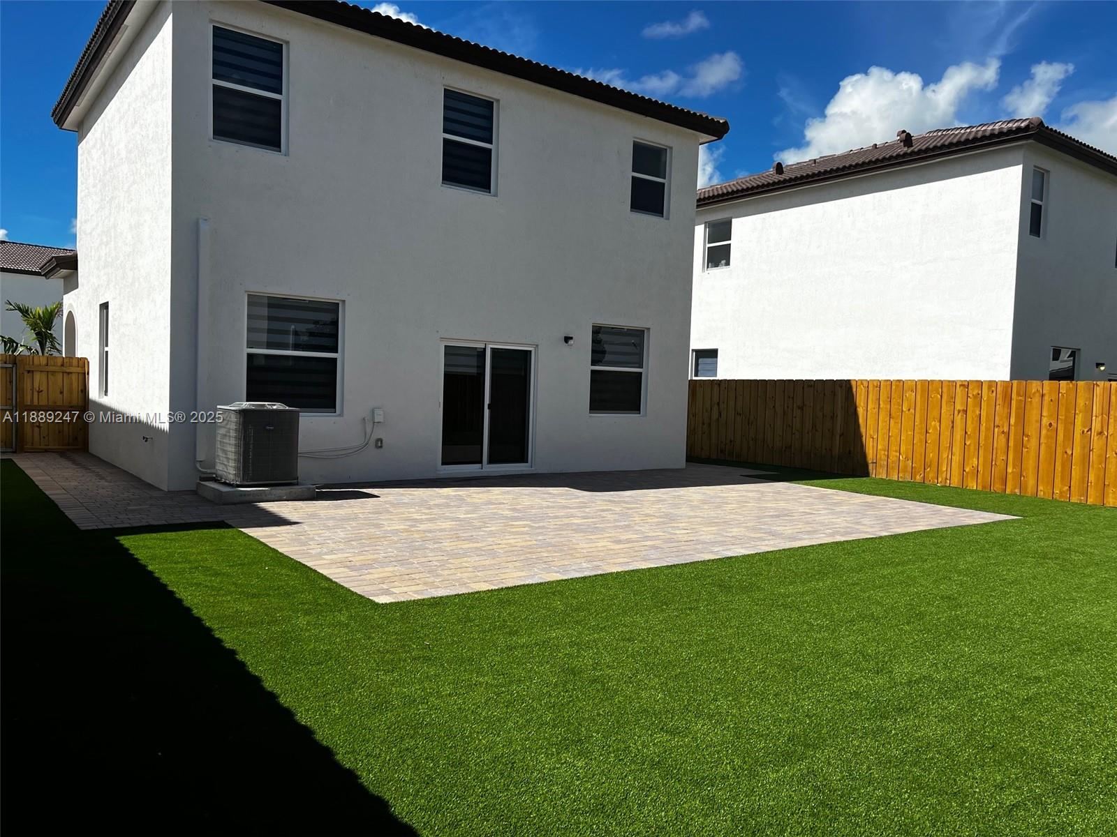 ALTAMIRA - Residential Lease