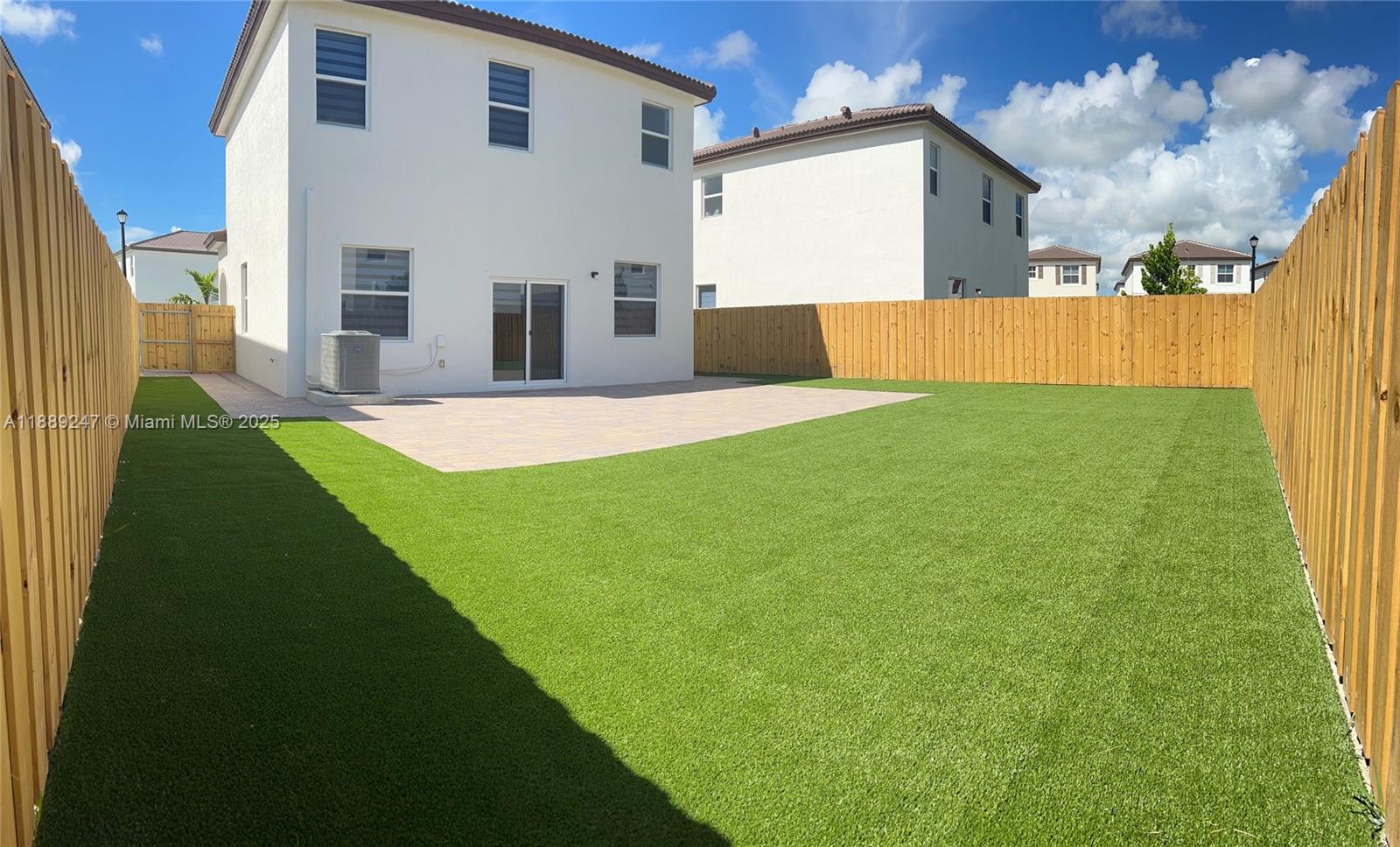 ALTAMIRA - Residential Lease