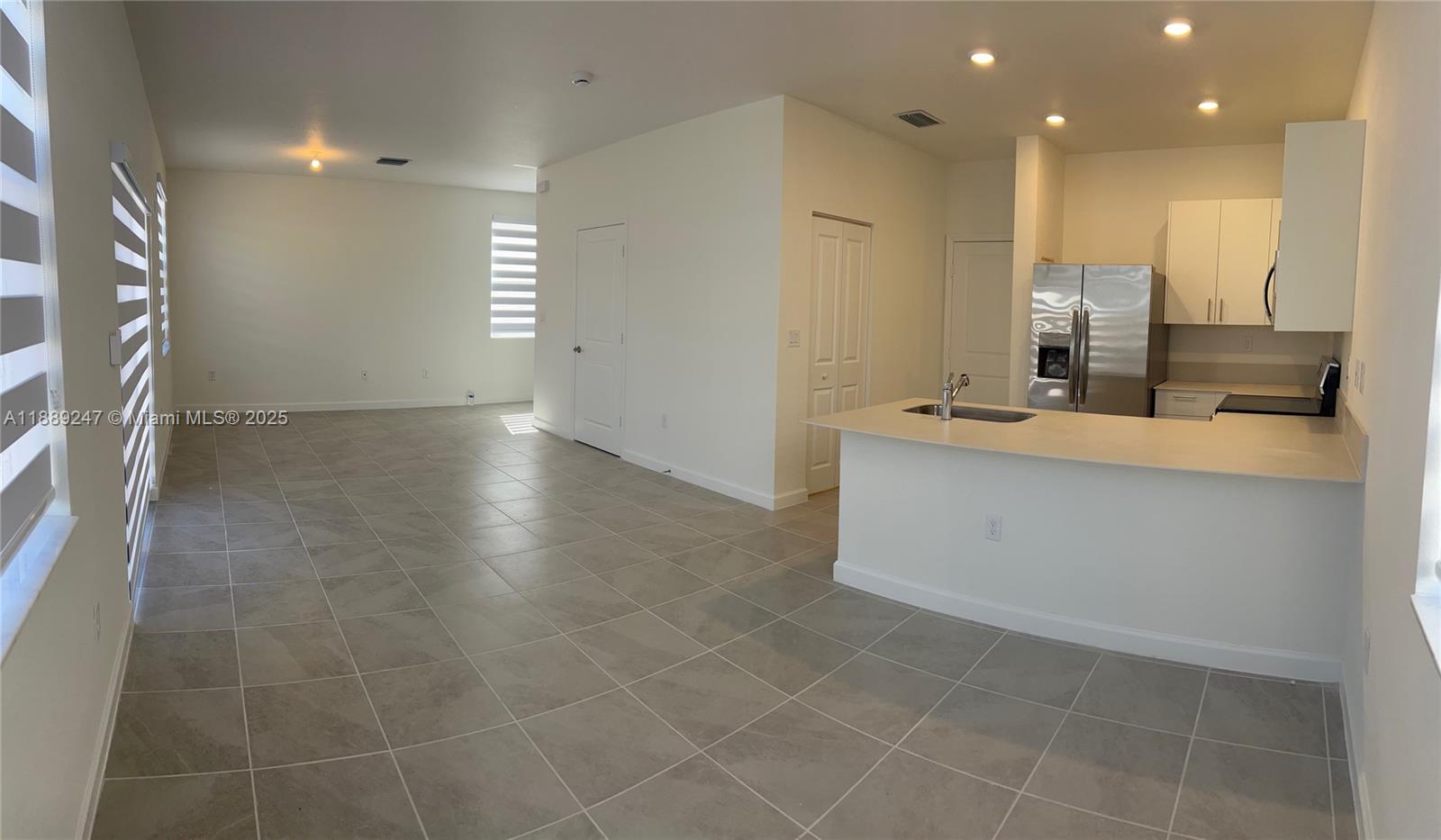 ALTAMIRA - Residential Lease