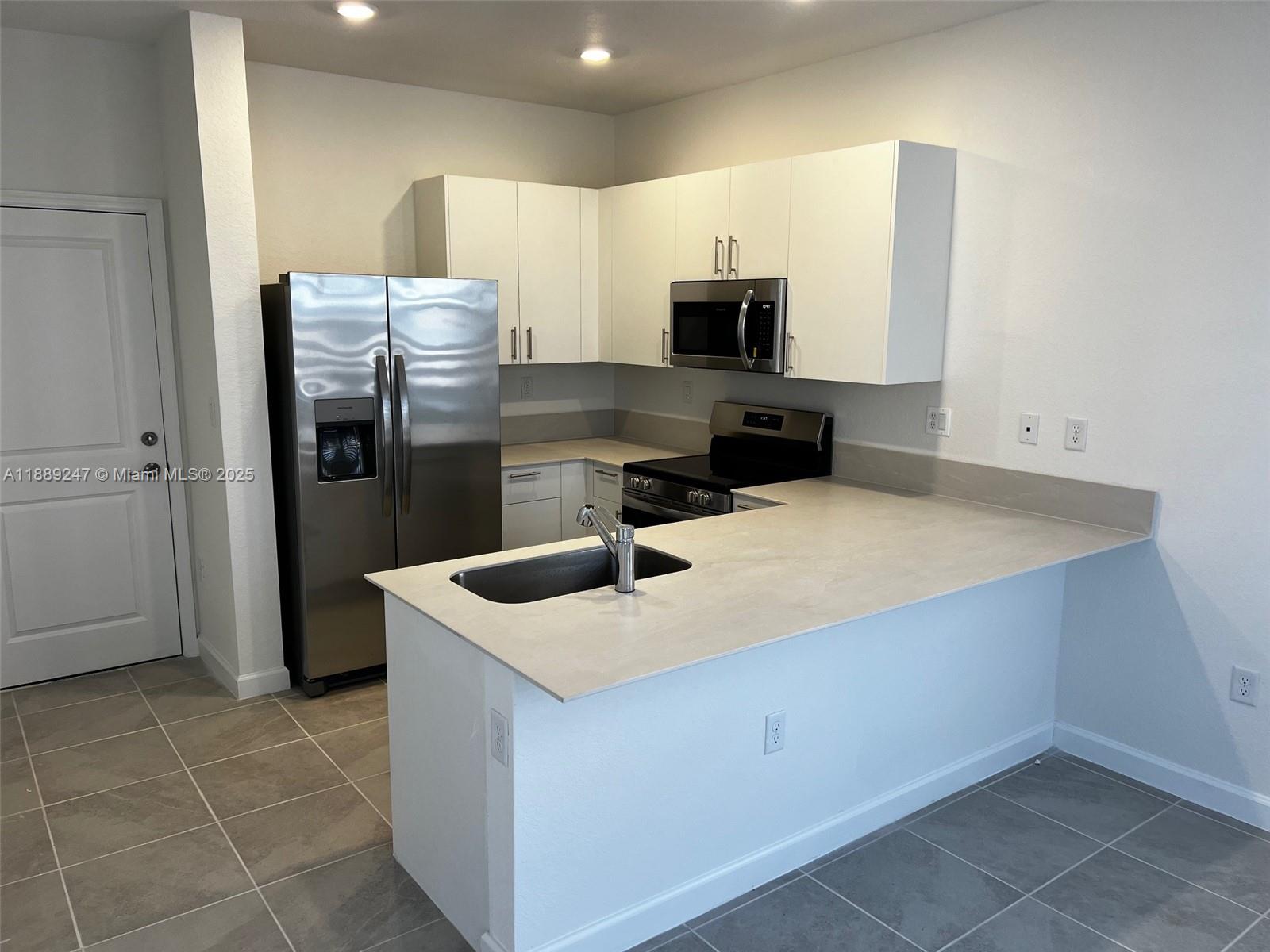 ALTAMIRA - Residential Lease