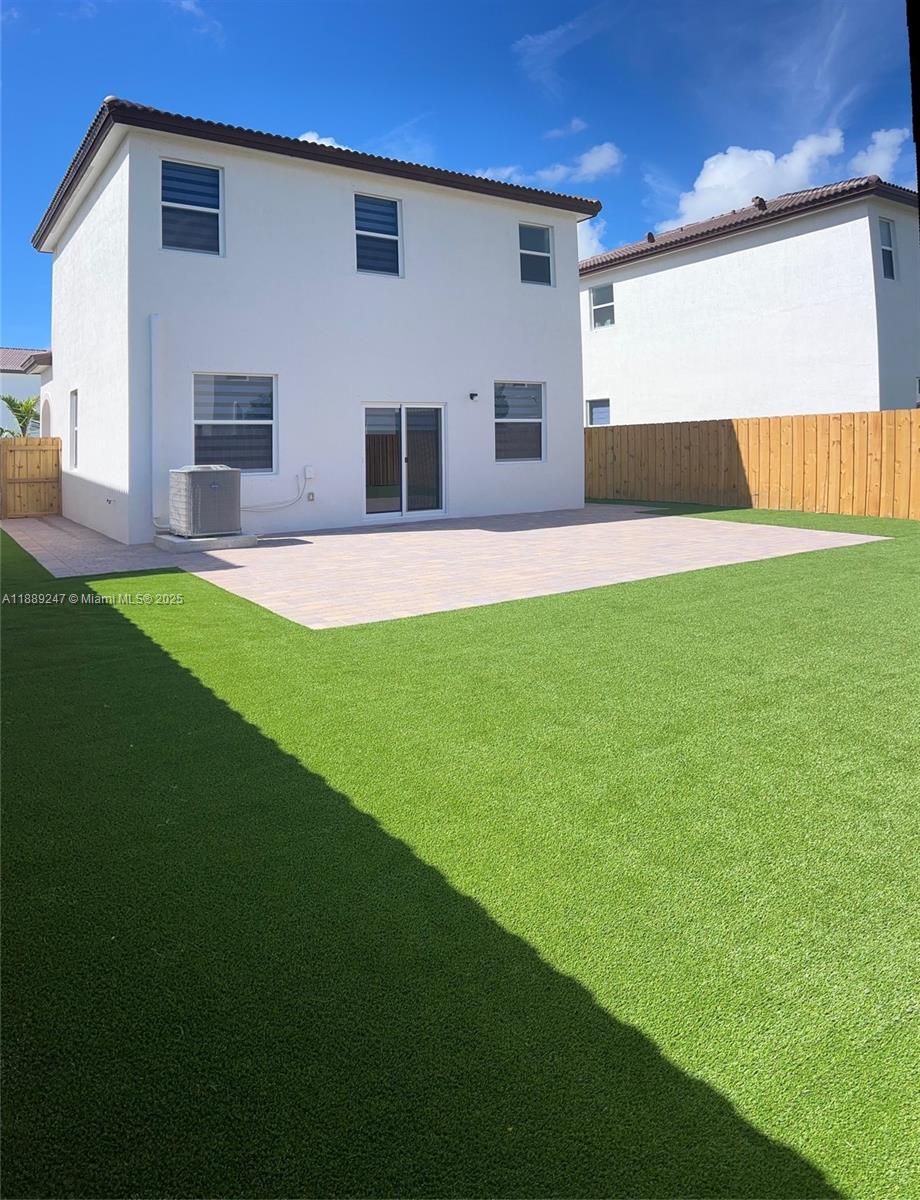 ALTAMIRA - Residential Lease