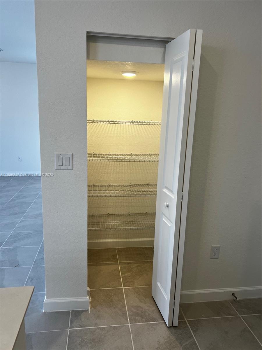 ALTAMIRA - Residential Lease