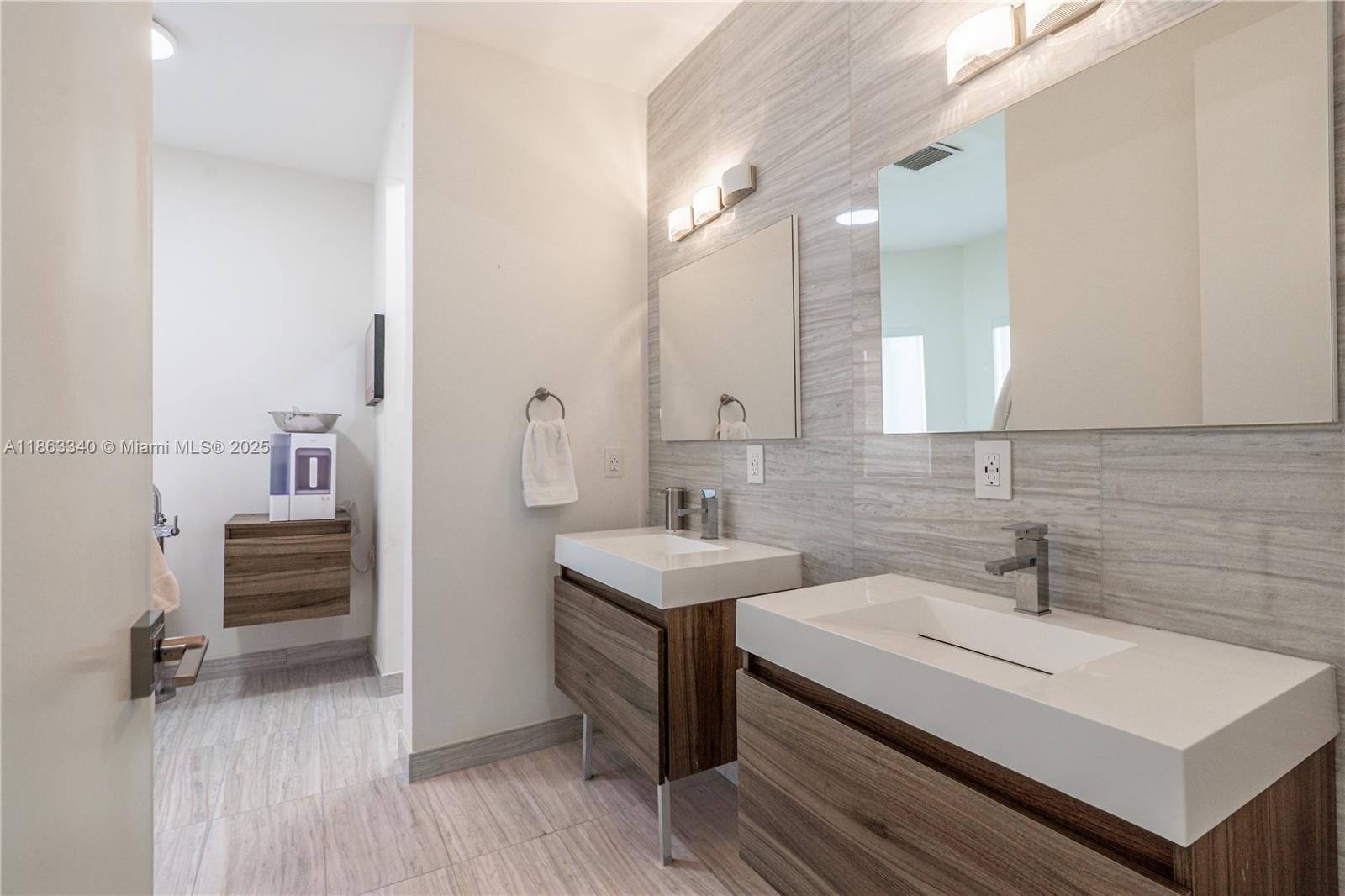 LA GORCE GOLF SUB - Residential