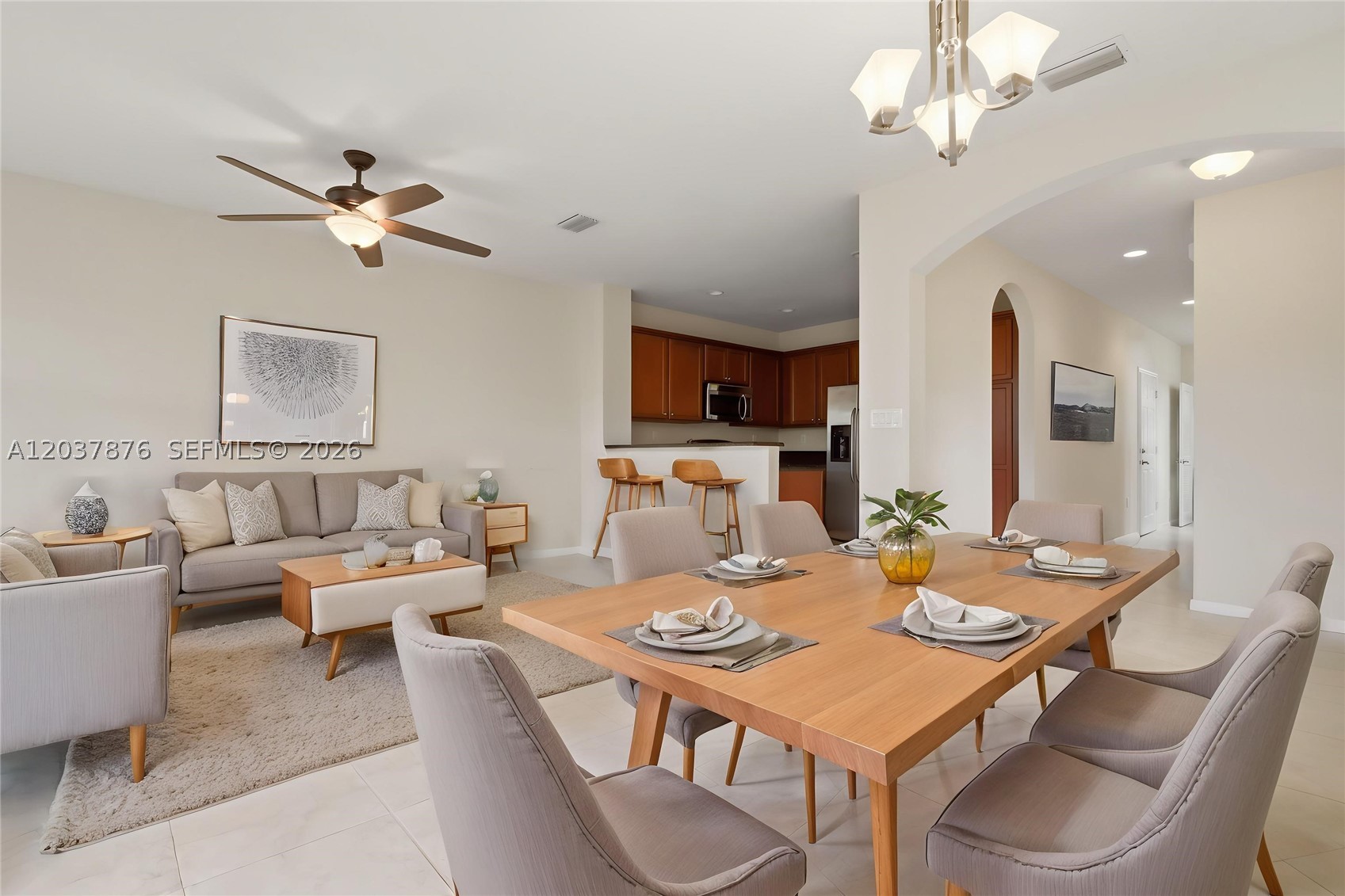 277 Las Brisas Cir