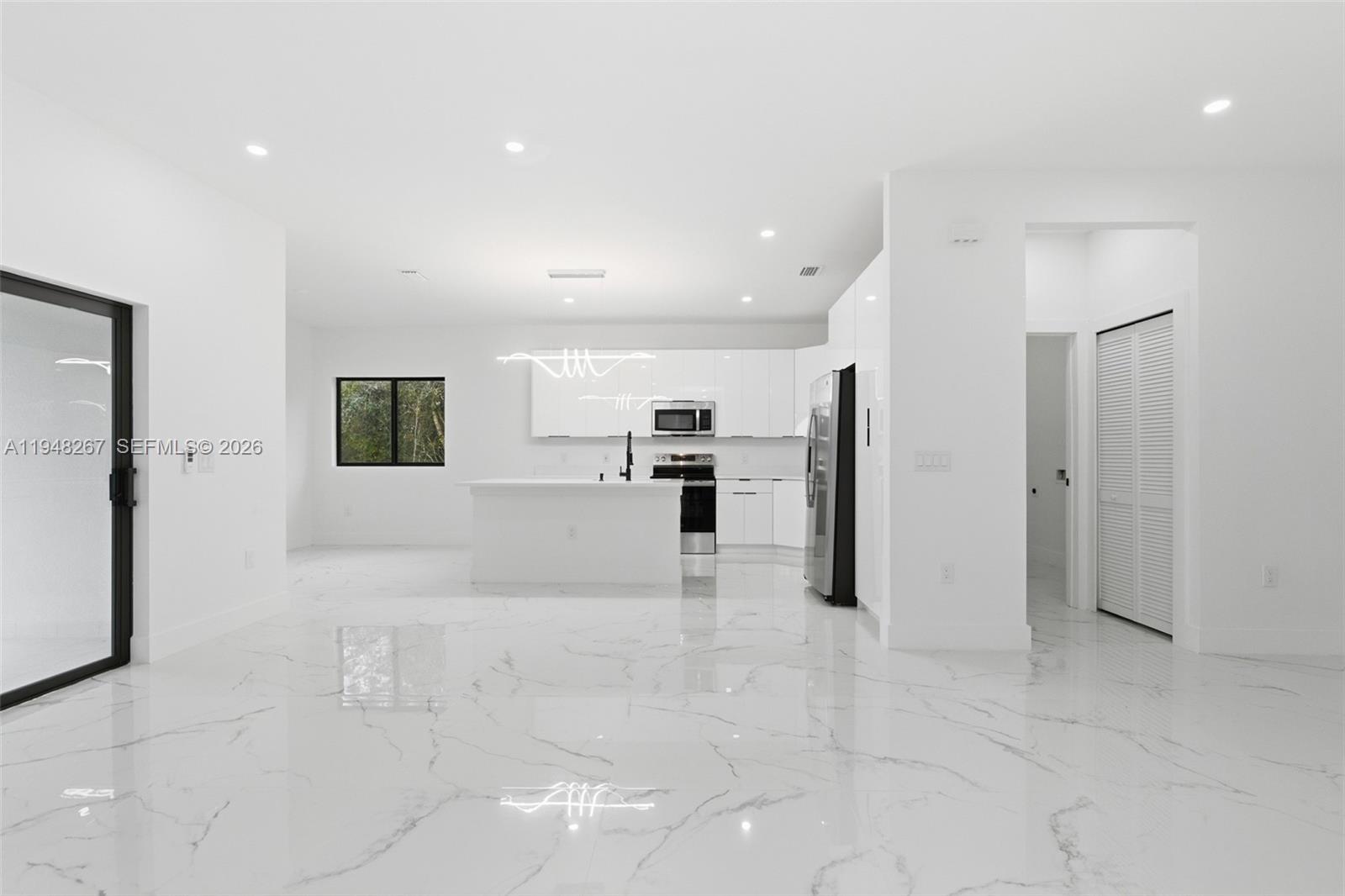 Mirror Lakes - Residential