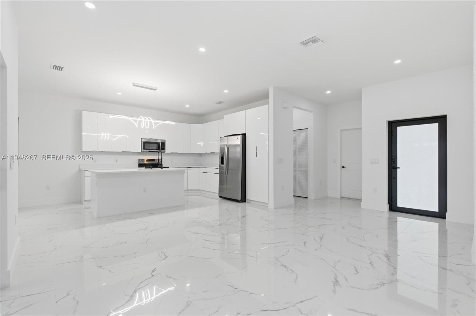 Mirror Lakes - Residential